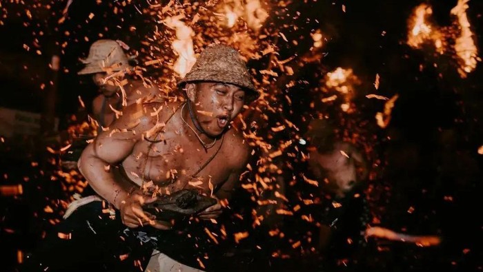 1760938741952-tradisi-mabubu-klungkung-dok-instagram-infoklungkung-1760876964401_169