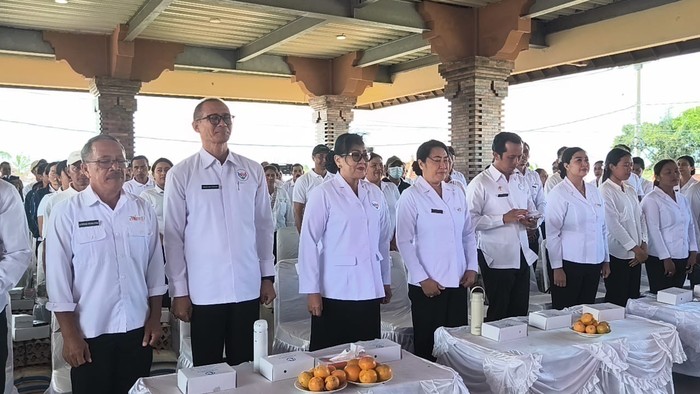 1760959858780-tim-pembina-posyandu-provinsi-bali-menggelar-aksi-sosial-bertajuk-membina-dan-berbagi-tahun-2025-di-desa-belancan-kecamatan-ki-1760948784425