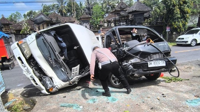 1761002222825-kecelakaan-di-karangasem-1741697166368_169