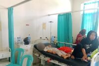 1761024871521-siswa-dirawat-di-puskesmas-batuyang-kecamatan-pringgabaya-lombok-timur-ntb-karena-keracunan-mbg-sabtu-18102025-sanusi-ardi-wde-1760968918126_169