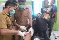1761046352831-salah-satu-anggota-brimob-sape-kabupaten-bima-ntb-ditangani-medis-setelah-dibacok-a-di-arena-pacuan-kuda-desa-buncu-kecamatan--1761040164323_169