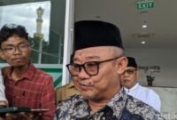 1761068129428-menteri-pendidikan-dasar-dan-menengah-indonesia-bakal-abdul-muti-saat-berkunjung-ke-bank-ntb-syariah-di-mataram-selasa-2110202-1761042257761_169