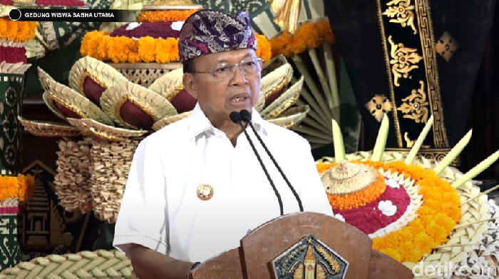 1761111143343-gubernur-bali-wayan-koster-menyampaikan-sambutan-dalam-acara-pengukuhan-ketua-tp-pkk-ketua-tim-pembina-posyandu-dan-ketua-dekr-1741359772186_169