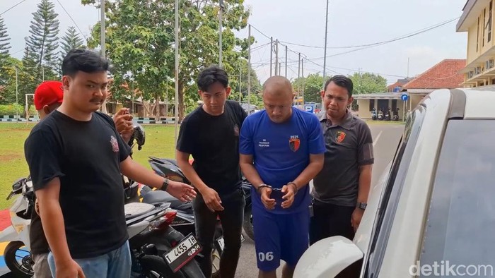 1761175080586-haryanto-baju-biru-bos-minimarket-yang-membunuh-anak-buahnya-1761138358626_169