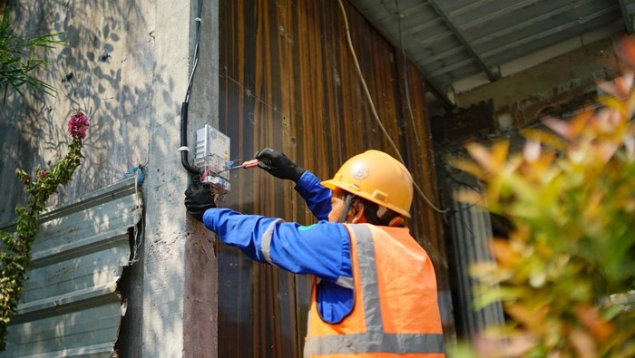 1761197901692-ilustrasi-tambah-daya-listrik-pln-1755862904631_169