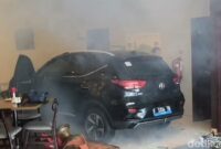 1761197934111-mobil-listrik-terbang-nyelonong-ke-hotel-di-klaten-selasa-22102025-1761131511941