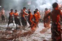 1761198019462-tradisi-mebayang-bayang-di-desa-adat-sengkiding-kecamatan-banjarangkan-klungkung-tangkapan-layar-video-youtube-pstrmk-1761138225602_169