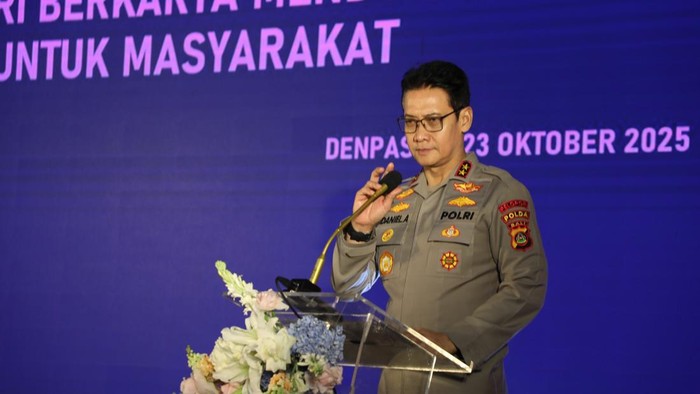 1761219164040-kapolda-bali-irjen-daniel-adityajaya-menghadiri-syukuran-peringatan-hari-kesatuan-gerak-bhayangkari-hkgb-ke-73-di-gedung-presi-1761211186388_169