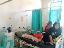 1761240503930-siswa-dirawat-di-puskesmas-batuyang-kecamatan-pringgabaya-lombok-timur-ntb-karena-keracunan-mbg-sabtu-18102025-sanusi-ardi-wde-1760968918126_43