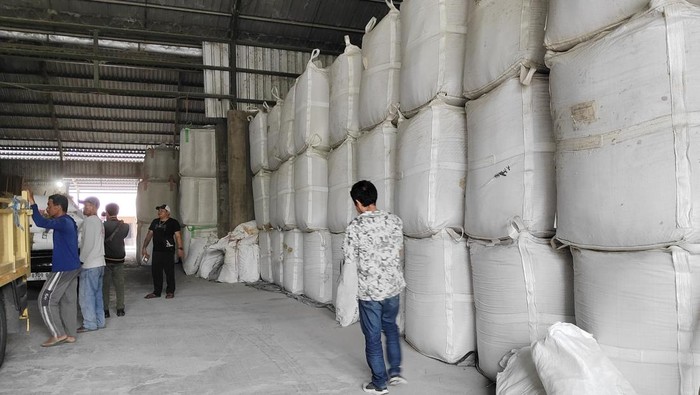 1761240514645-stok-gabah-di-salah-satu-tempat-penggilingan-padi-di-badung-kamis-23102025-agus-ekadetikbali-1761226944147_169