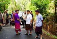 1761240541738-bupati-buleleng-i-nyoman-sutjidra-bersama-wabup-buleleng-gede-supriatna-meninjau-progres-pengerjaan-proyek-jalan-petandakan-pe-1761232366428_169