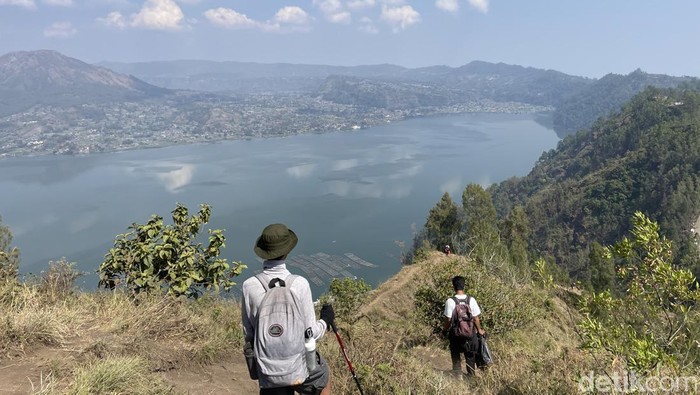 1761284183251-menikmati-keindahan-bukit-trunyan-cantiknya-kelewatan-4_169