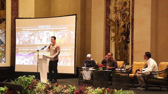 1761305557109-kapolda-bali-irjen-daniel-adityajaya-menjadi-narasumber-dalam-sosialisasi-percepatan-realisasi-investasi-di-the-trans-resort-b-1761301422797_169