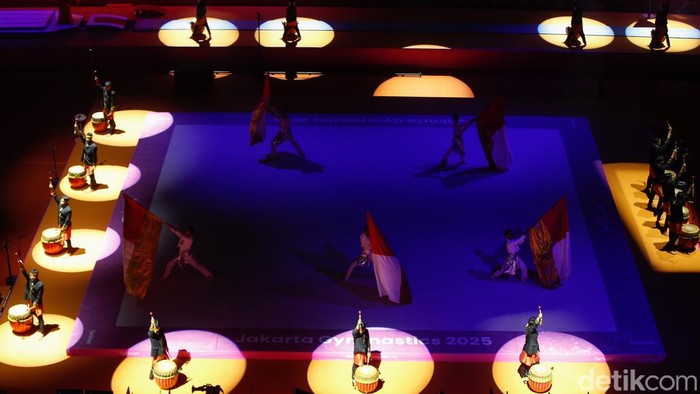 1761305632077-kejuaraan-dunia-senam-2025-dibuka-meriah-di-indonesia-arena-gbk-1760859315797_169