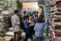 1761305712610-satgas-pangan-bali-menindak-lanjuti-temuan-harga-tidak-sesuai-het-di-cv-sumber-pangan-di-jalan-buluh-indah-kota-denpasar-bali--1761292888754_169