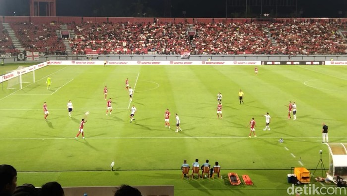 1761413323534-bali-united-gagal-meraih-3-poin-setelah-bermain-imbang-0-0-dengan-persita-tangerang-di-stadion-kapten-i-wayan-dipta-gianyar-sa-1761403590828_169