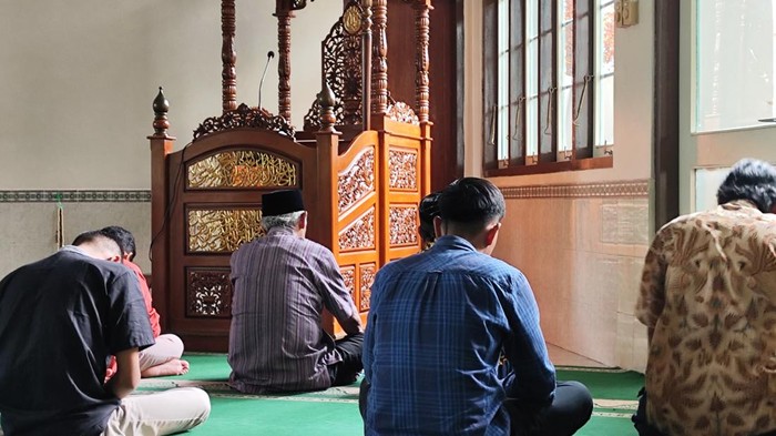 1761434244385-ilustrasi-sholat-jumat_169