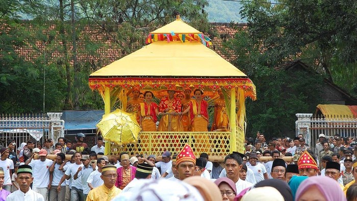 1761456667086-tradisi-hanta-ua-pua-masyarakat-bima-ntb-dok-pemerintahan-kota-bima-1761383681293_169