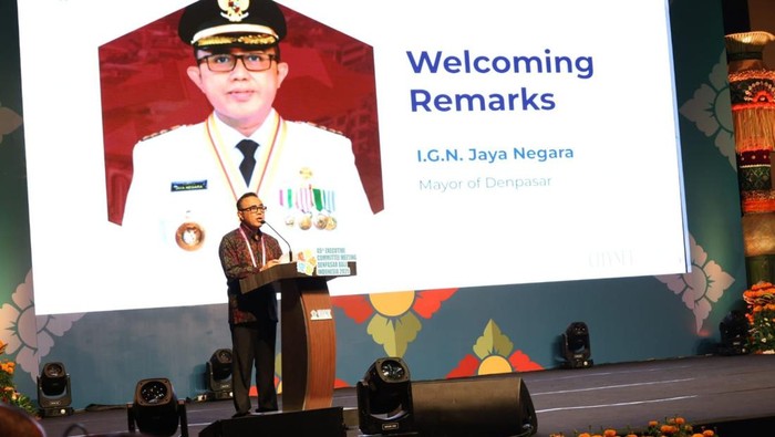 1761478066365-wali-kota-denpasar-i-gusti-ngurah-jaya-negara-menyampaikan-pidato-pembuka-saat-opening-ceremony-excom-meeting-citynet-asia-pac-1761473026671_169