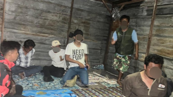 1761499689409-polsek-sembalun-ketika-menangkap-lima-orang-pelaku-perjudian-di-pusuk-sembalun-lombok-timur-ntb-sabtu-25102025-dok-polsek-semb-1761486476899_169