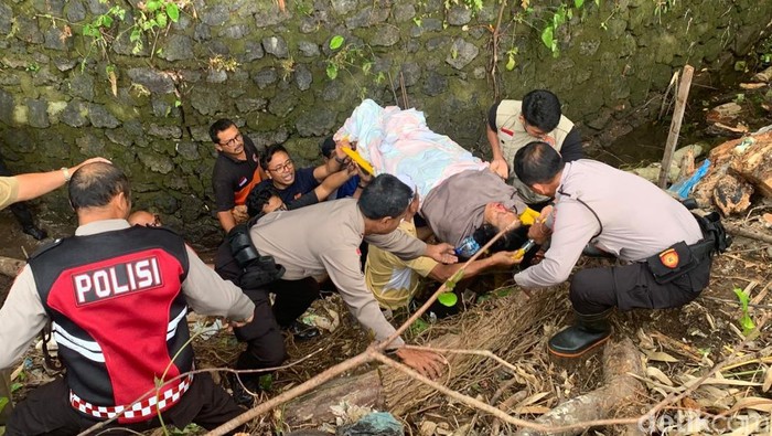 1761564660686-ibu-ibu-jatung-ke-jurang-1761556207751_169