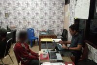 1761586118335-penyidik-memeriksa-m-48-terduga-pelaku-penganiayaan-dengan-menjatuhkan-pemotor-perempuan-di-labuan-bajo-manggarai-barat-ntt-do-1761578408509_169