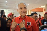 1761586193963-ketua-dpp-pdip-ganjar-pranowo-saat-diwawancarai-usai-menutup-konferda-pdip-ntb-di-hotel-lombok-raya-mataram-ntb-senin-27102025-1761571822160_169