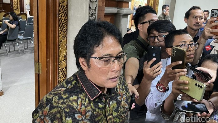 1761651238222-wakil-gubernur-bali-i-nyoman-giri-prasta-saat-ditemui-di-kantor-gubernur-bali-selasa-28102025-rizki-setyo-1761644819058_169