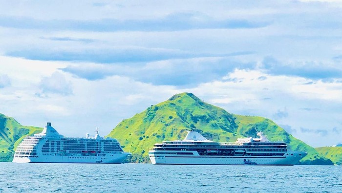 1761651417021-dua-kapal-pesiar-bersandar-bersamaan-di-pulau-komodo-manggarai-barat-ntt-kamis-1042025-foto-dok-kantor-imigrasi-labuan-bajo-1744646505470_169