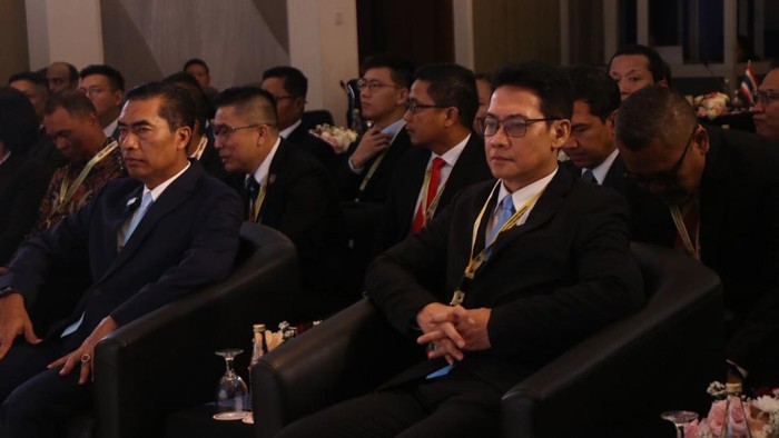 1761672574826-kapolda-bali-irjen-daniel-adityajaya-mendampingi-irwasum-polri-komjen-wahyu-widada-dan-kadivhubinter-polri-irjen-amur-chandra--1761658291566_169