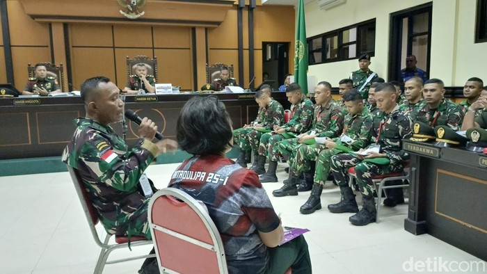 1761672591300-suasana-sidang-lanjutan-prada-lucky-di-pengadilan-militer-iii-15-kupang-provinsi-nusa-tenggara-timur-ntt-selasa-28102025-simon-1761665146910_169