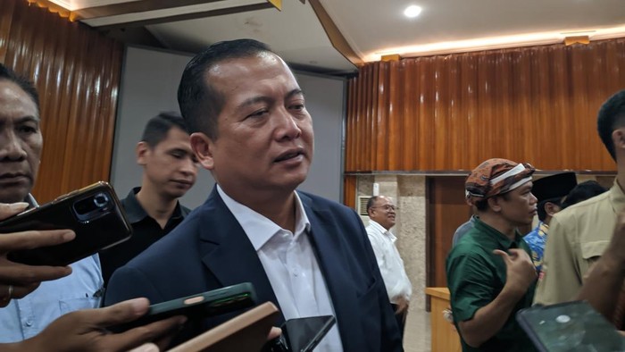 1761672704213-gubernur-ntb-lalu-muhamad-iqbal-saat-ditemui-di-gedung-sangkareang-kantor-gubernur-ntb-selasa-28102025-ahmad-viqidetikbali-1761654805195_169