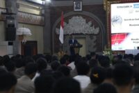 1761693499917-irwasum-polri-komjen-wahyu-widada-memberikan-arahan-kepada-jajaran-polda-bali-di-gedung-presisi-polda-bali-selasa-28102025-dok-1761657197221_169