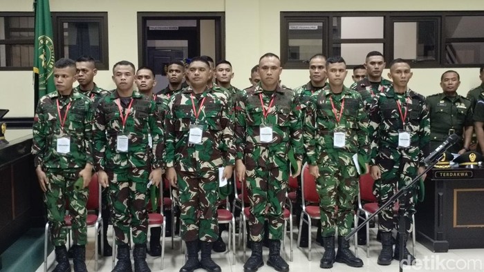 1761716065307-suasana-di-ruang-sidang-dan-ayah-almarhum-prada-lucky-namo-serma-chrestian-namo-yang-diwawancarai-terpisah-selasa-28102025-sim-1761654954654_169