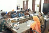 1761716141233-wali-kota-bima-a-rahman-memimpin-rapat-koordinasi-satgas-mbg-di-aula-parenta-kantor-pemkot-bima-selasa-28102025-foto-dok-pemko-1761700734178_169