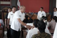1761737492358-bupati-karangasem-i-gusti-putu-parwata-saat-membuka-sosialisasi-percepatan-operasional-dan-pengembangan-kdkmp-di-aula-disdikpo-1761735208113_169