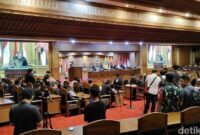 1761737651654-wakil-ketua-bapemperda-dprd-badung-i-made-retha-saat-memaparkan-rancangan-perda-fasilitasi-pelindungan-kekayaan-intelektual-pa-1761722679652_169