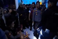 1761759128740-tim-gabungan-satresnarkoba-polres-lombok-tengah-dan-ditresnarkoba-polda-ntb-menggerebek-kampung-narkoba-di-desa-lekor-kecamata-1761746648458_169