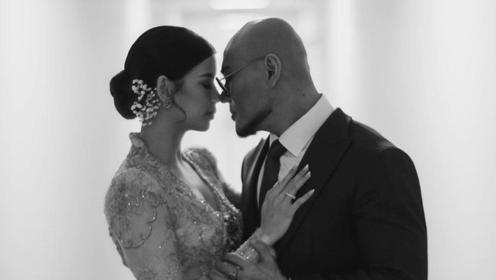 1761759230943-potret-sabrina-dan-deddy-corbuzier-setelah-menikah-2_169