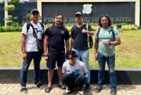 1761759274002-renhar-hasibuan-39-pencuri-tas-berisi-uang-rp-15-juta-di-penginapan-karangasem-ditangkap-polisi-di-kota-bekasi-jawa-barat-jaba-1761736496955_169