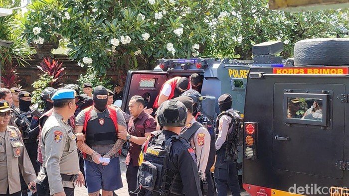 1761802367702-tiga-wna-kasus-penembakan-warga-australia-di-mengwi-badung-tiba-di-pn-denpasar-kamis-30102025-ahmad-firizqi-irwandetikbali-1761794031789_169