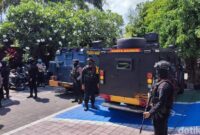 1761802373343-pengamanan-tim-gabungan-polres-badung-dan-polda-bali-dalam-persidangan-pertama-kasus-penembakan-warga-australia-di-pn-denpasar-1761791754208_169