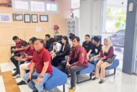 1761845504304-penyerahan-enam-tersangka-pengerusakan-mapolda-ntb-di-kejari-mataram-kamis-30102025-1761826697065_169