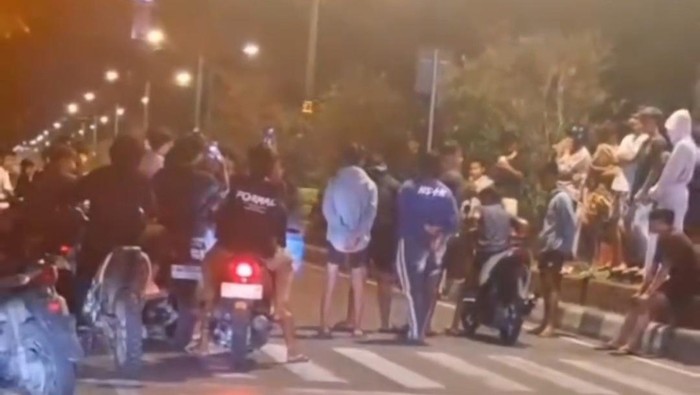 1761845568139-balap-liar-sejumlah-pelajar-di-jalan-udayana-mataram-sabtu-25102025-istimewa-1761820190482_169