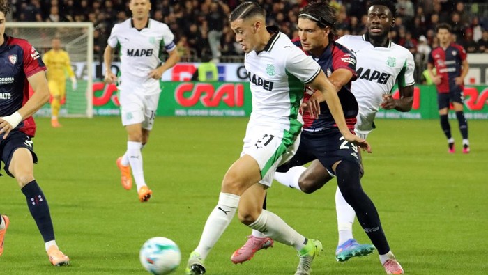 1761866271574-jay-idzessassuolocagliari-vs-sassuololiga-italiaserie-ahasil-serie-a-1761853267862_169