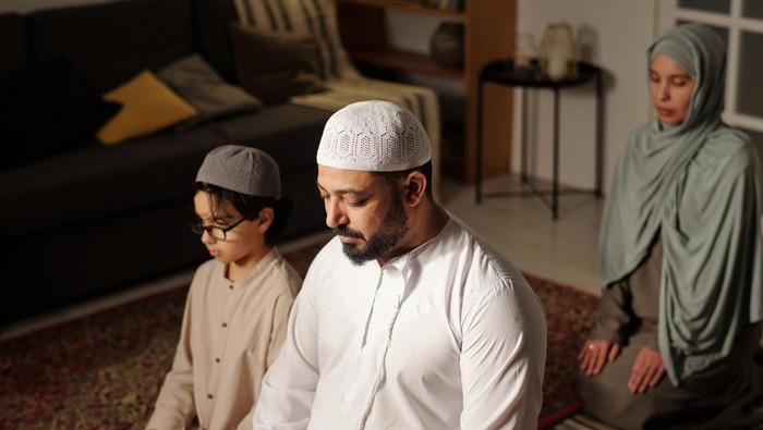 1761866365731-ilustrasi-muslim-salat-1742370339649_169