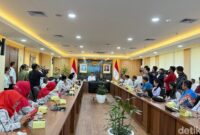 1761889011784-istana-menerima-guru-madrasah-yang-demo-di-istana-1761816089813_169