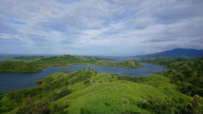 1761889044335-pemandangan-dari-bukit-watu-mitong-flores-ntt-tangkap-layar-google-mapsraudin2023-1761821367765_169