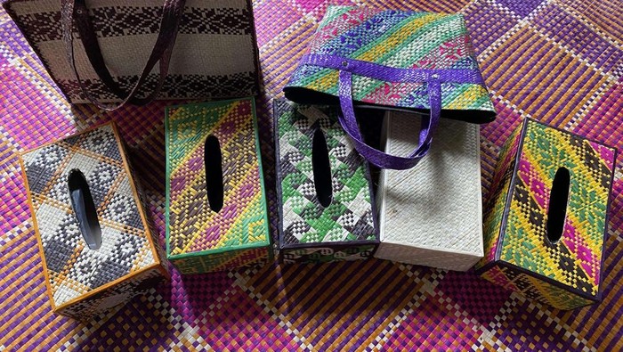 1761889162878-ayaman-daun-pandan-khas-sumbawa-dok-indonesiaorg-1761819434834_169