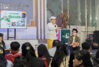 1761889254952-bupati-i-wayan-adi-arnawa-berbincang-dengan-generasi-muda-saat-acara-batch-di-lobby-command-center-diskominfo-badung-rabu-2910-1761817981160_169